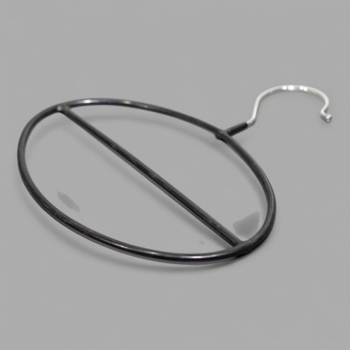 AM2012 Вешалка металлическая в виниловой оболочке для шарфов 