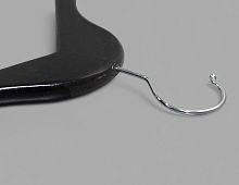 C30N(B/W) Вешалка-плечики деревянная с перекладиной