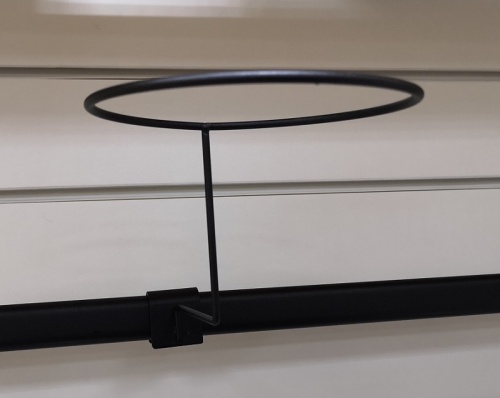 MB-U220076 Кронштейн черный для головных уборов на овальную трубу