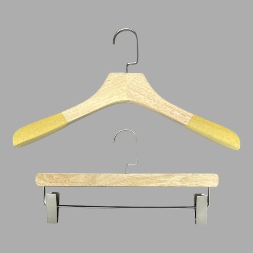 A77 Вешалка-плечики деревянная с антискользящим покрытием A77 Вешалка-плечики деревянная с антискользящим покрытием