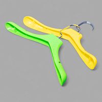 SS-K02 Вешалка-плечики пластиковая с металлическим крючком