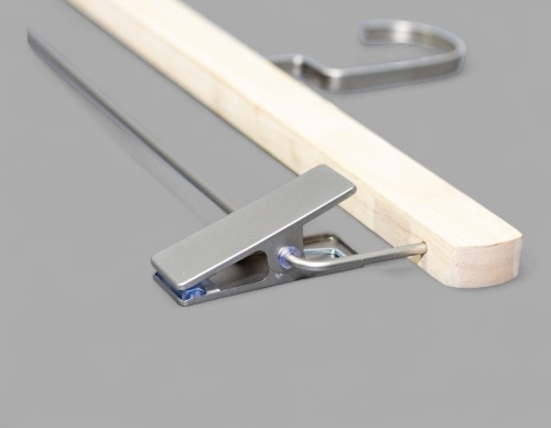 S32 Вешалка деревянная с зажимами для брюк фото 2