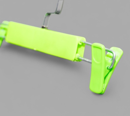 SS-K04 Вешалка с зажимами для юбок и брюк SS-K04 Вешалка с зажимами для юбок и брюк