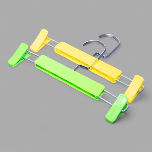 SS-K04 Вешалка с зажимами для юбок и брюк SS-K04 Вешалка с зажимами для юбок и брюк